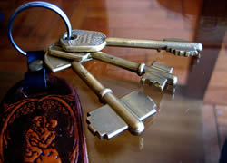 Связка ключей от московской квартиры на столе