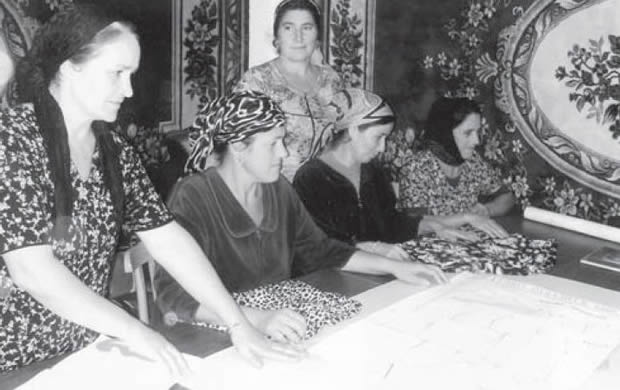 Обучение чеченских женщин навыкам кройки и шитья