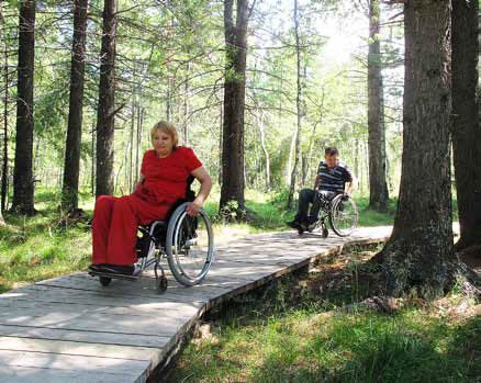 Инвалиды-колясочники испытывают байкальскую туристическую тропу