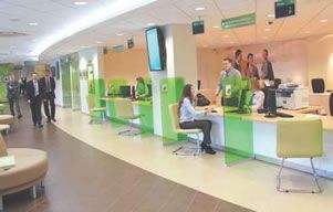 Бизнесмены пришли за кредитами в центр развития бизнеса Сбербанка
